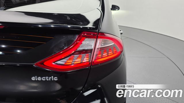 Hyundai Ioniq 2018 — photo 9