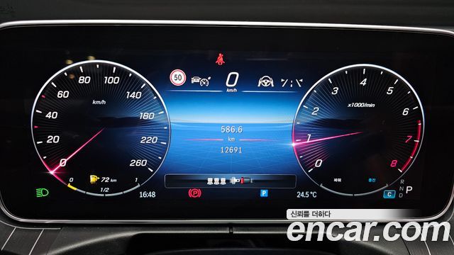 Mercedes-Benz C-Class 2023 — photo 11