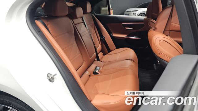 Mercedes-Benz C-Class 2023 — photo 17