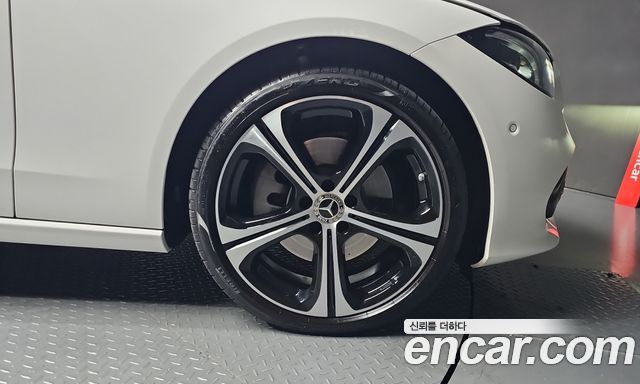 Mercedes-Benz C-Class 2023 — photo 7