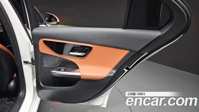 Mercedes-Benz C-Class 2023 — photo 15