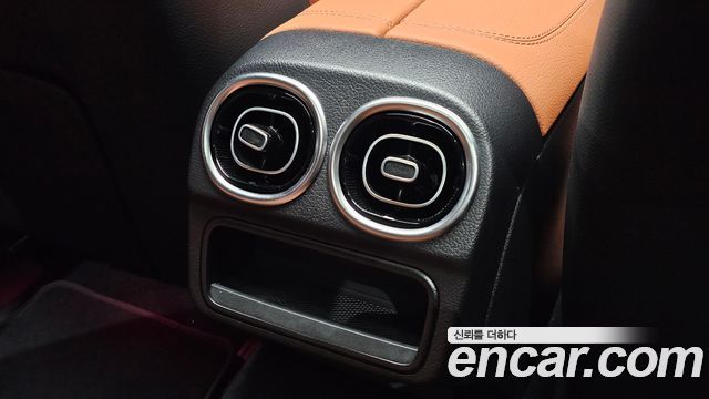 Mercedes-Benz C-Class 2023 — photo 29