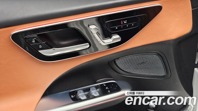 Mercedes-Benz C-Class 2023 — photo 31