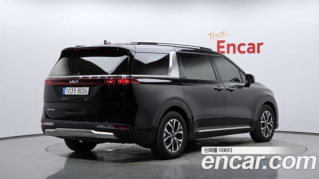 Kia Canival 2022 — photo 2