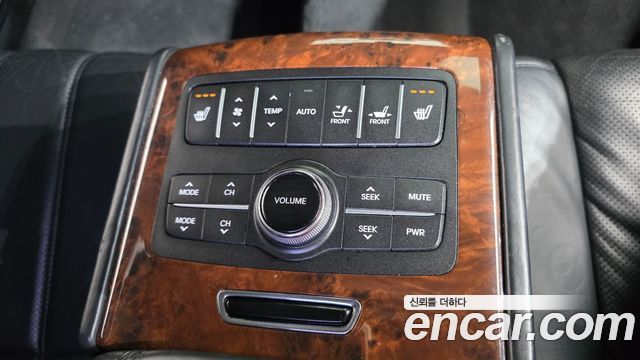 Hyundai Equus 2010 — photo 18