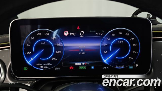 Mercedes-Benz EQE 2023 — photo 11