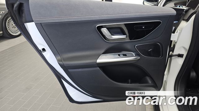 Mercedes-Benz EQE 2023 — photo 15