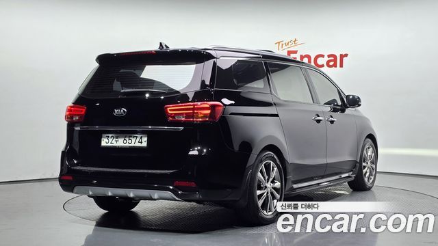Kia Canival 2019 — photo 2