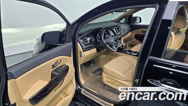 Kia Canival 2019 — photo 17