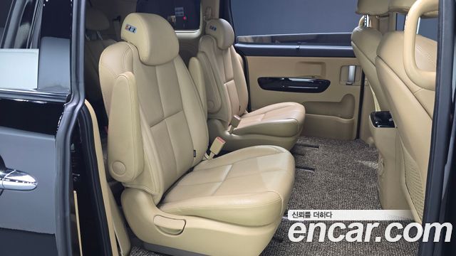 Kia Canival 2019 — photo 16