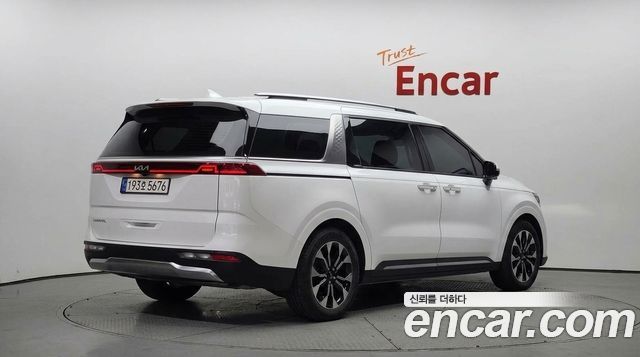 Kia Canival 2023 — photo 2