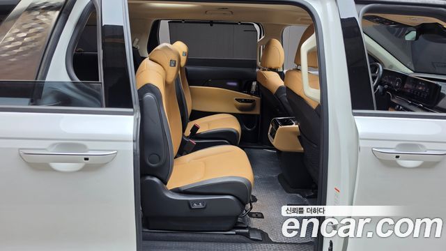 Kia Canival 2023 — photo 17