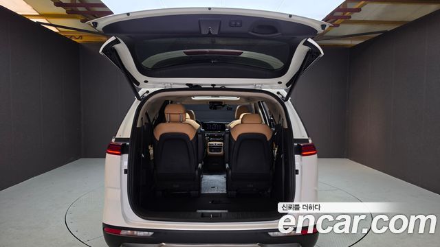 Kia Canival 2023 — photo 35