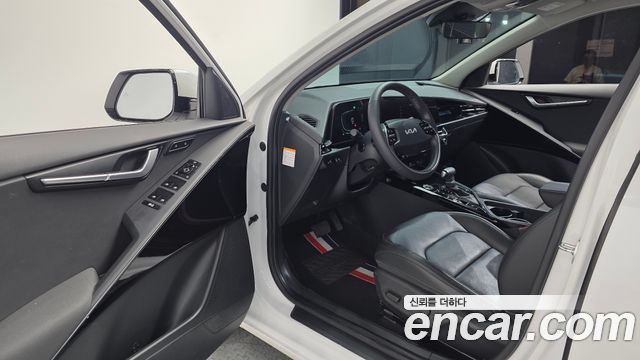Kia Niro 2023 — photo 13