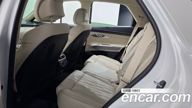 Genesis GV70 2023 — photo 17
