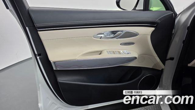 Genesis GV70 2023 — photo 14