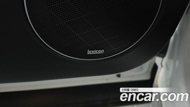 Genesis GV70 2023 — photo 30