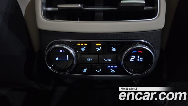 Genesis GV70 2023 — photo 32