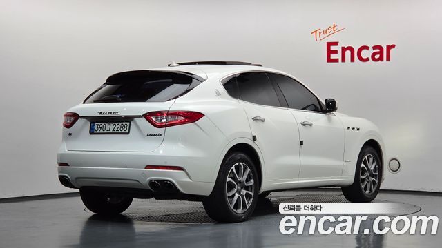 Maserati Levante 2018 — photo 2