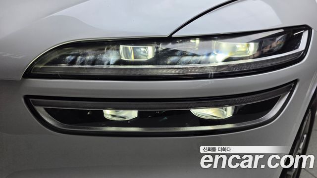 Genesis GV70 2023 — photo 8