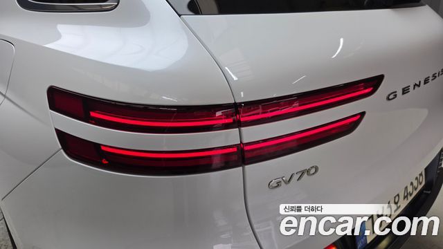 Genesis GV70 2023 — photo 9