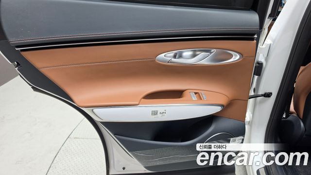 Genesis GV70 2023 — photo 14