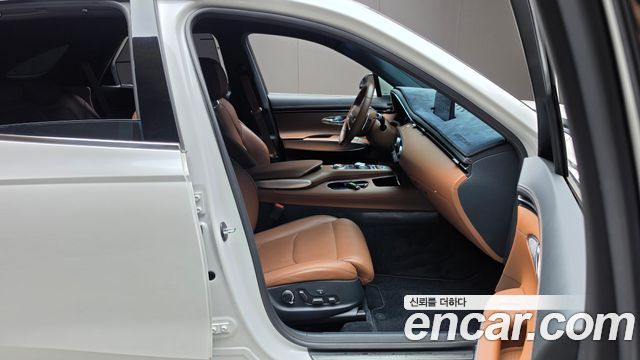 Genesis GV70 2023 — photo 16