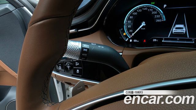 Genesis GV70 2023 — photo 28