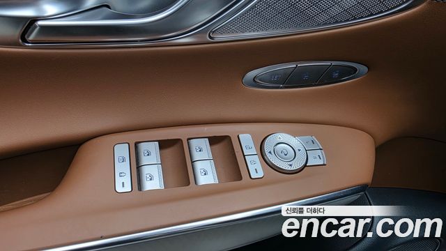 Genesis GV70 2023 — photo 29