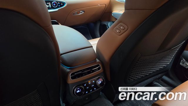 Genesis GV70 2023 — photo 30