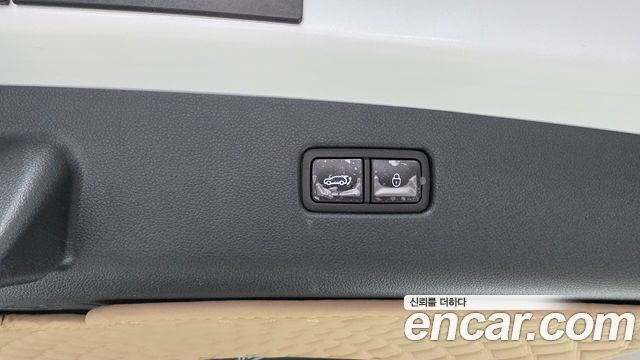 Genesis GV70 2023 — photo 31