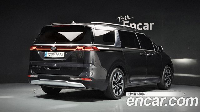 Kia Canival 2021 — photo 2