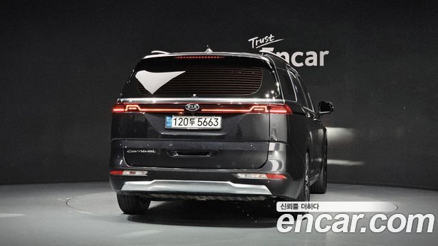 Kia Canival 2021 — photo 4