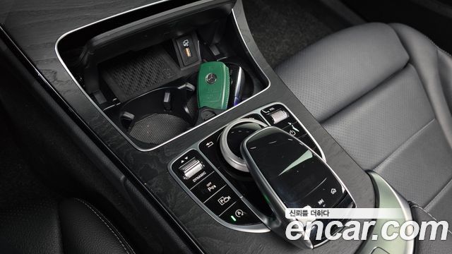 Mercedes-Benz C-Class 2021 — photo 16