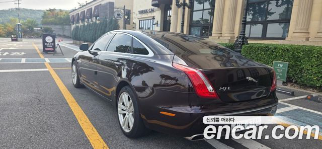 Jaguar XJ 2010 — photo 2
