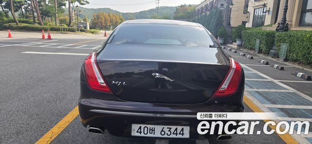 Jaguar XJ 2010 — photo 4