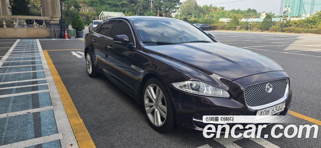 Jaguar XJ 2010 — photo 11