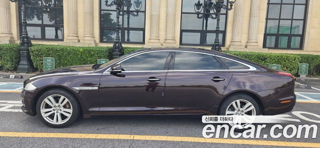 Jaguar XJ 2010 — photo 12