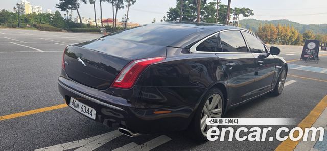 Jaguar XJ 2010 — photo 13
