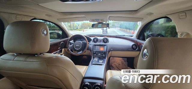 Jaguar XJ 2010 — photo 18