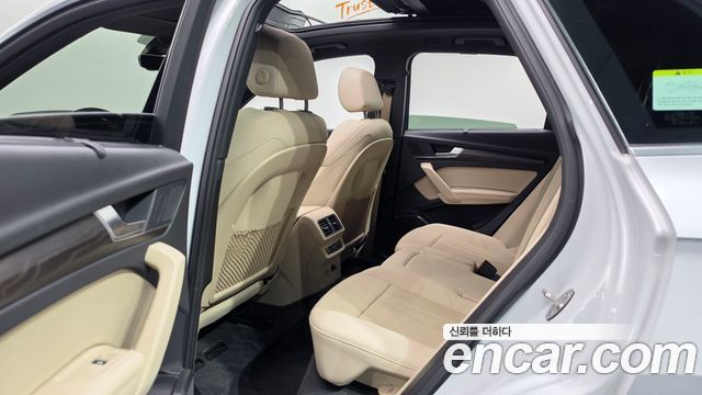Audi Q5 2023 — photo 17
