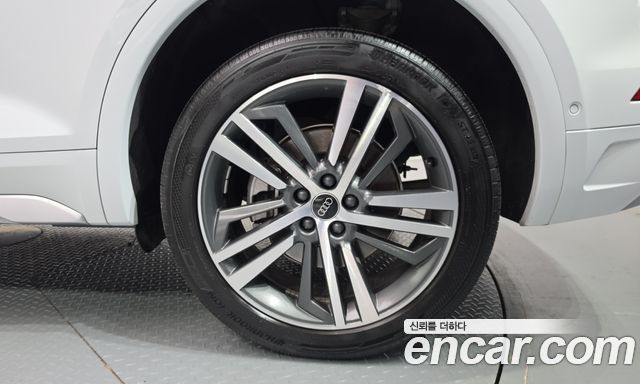 Audi Q5 2023 — photo 7