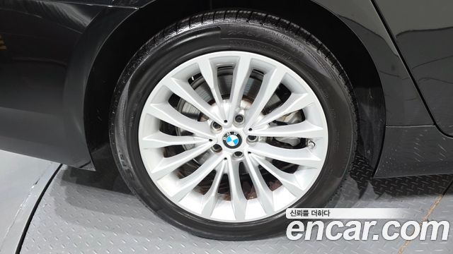 BMW 5-Series 2023 — photo 5