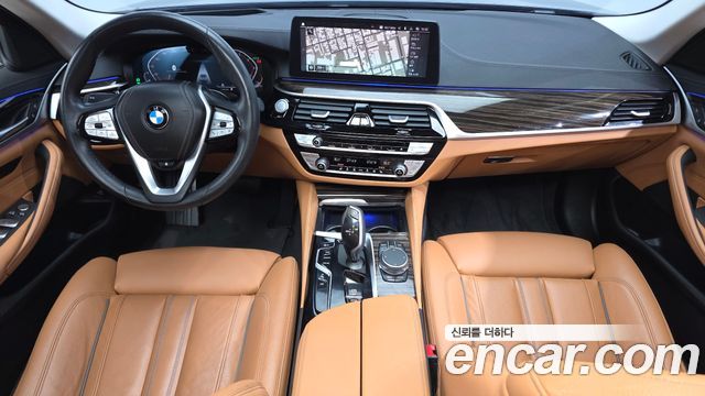 BMW 5-Series 2023 — photo 10