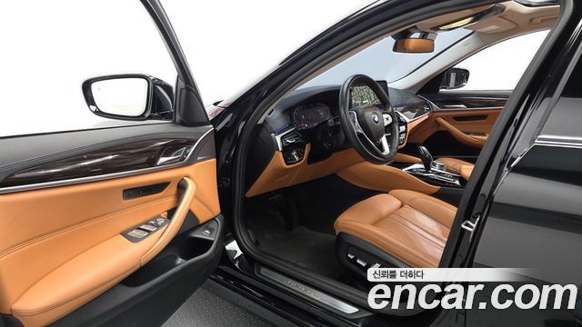 BMW 5-Series 2023 — photo 13