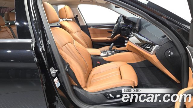 BMW 5-Series 2023 — photo 17