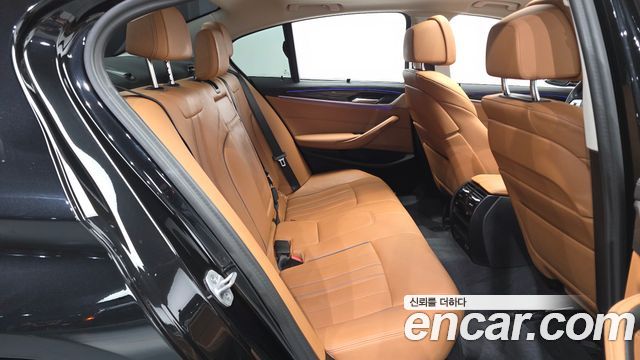 BMW 5-Series 2023 — photo 18