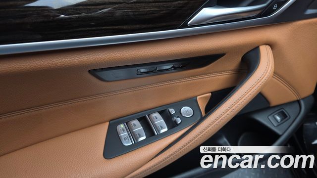 BMW 5-Series 2023 — photo 27