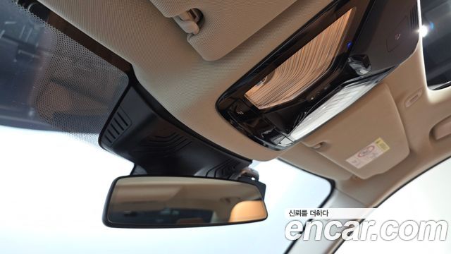 BMW 5-Series 2023 — photo 28