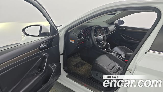 Volkswagen Jetta 2021 — photo 13